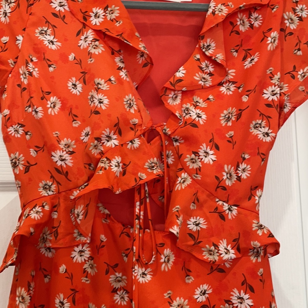 (NEVER WORN) Bright orange dress with flowers ties in the front - Picture 2 of 3